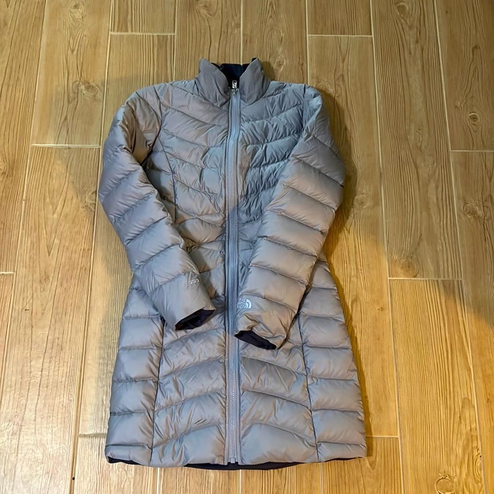 The North face Women’s 550 Reversible lightweight puffer Jacket.